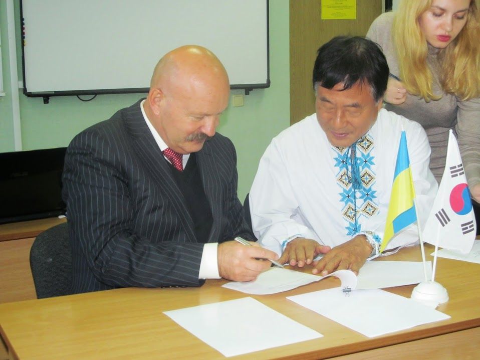 Працівники освіти Полтавської області підписали угоду про співпрацю з Кореєю