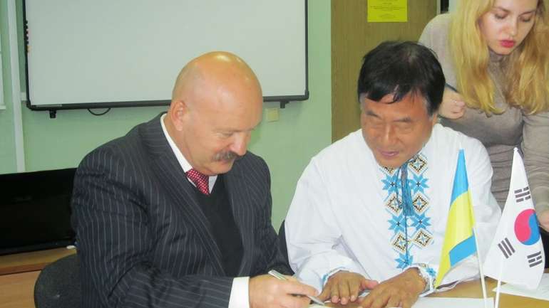 Працівники освіти Полтавської області підписали угоду про співпрацю з Кореєю