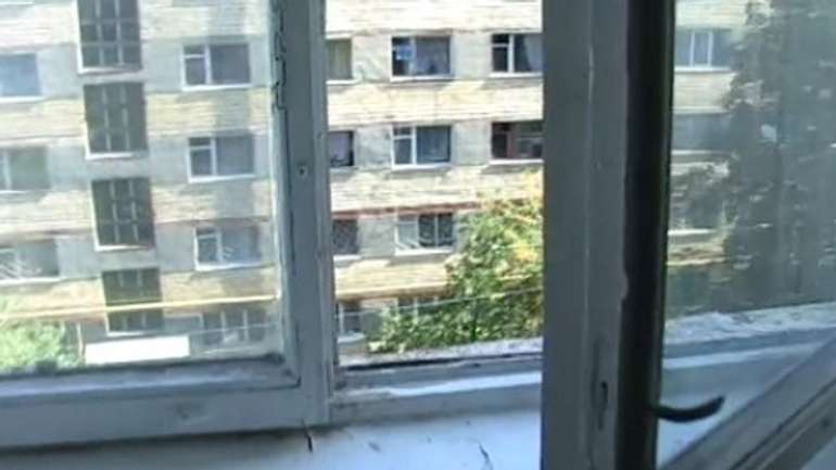 У Кременчуці молода дівчина випала з 8 поверху, перебуває в тяжкому стані