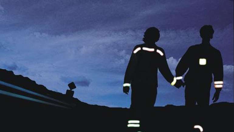 ДАІшники рекомендує пішоходам носити одяг з елементами, які відбивають світло