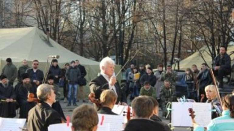 Полтавський симфонічний дав концерт просто неба у звільненому Слов’янську