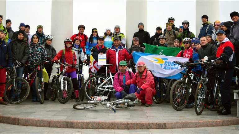 Грузинський активіст Нодар Борідзе завітав до Полтави в рамках велотуру "Все за мир"
