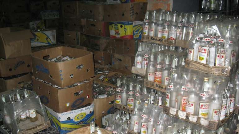 На Полтавщині викрито злочинну групу, котра займалась виготовленням фальсифікованих алкогольних напоїв