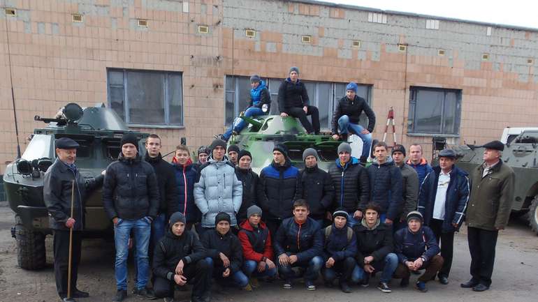 У Полтаві учні Гадяцького вищого професійного аграрного училища навчалися військовій справі