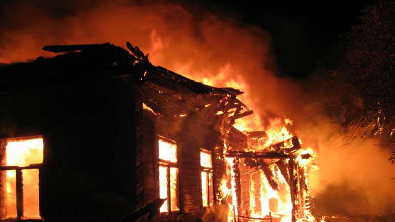 3 житлові будинки і квартира згоріли за добу: є загиблий