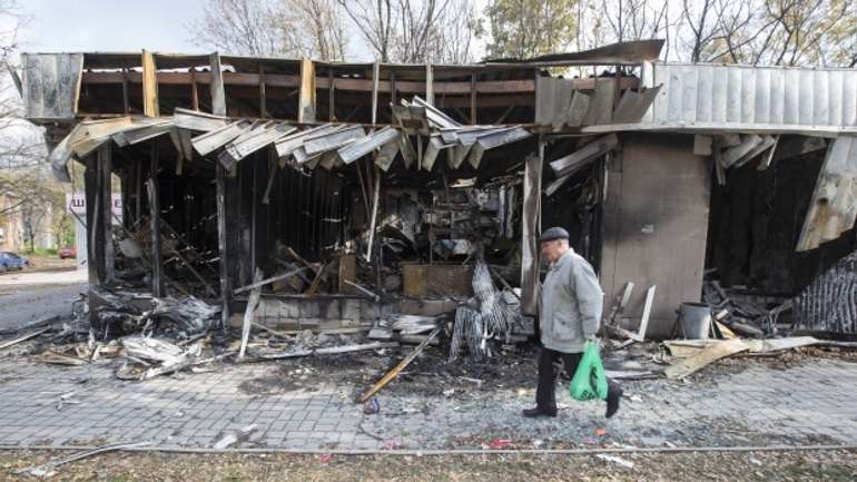 У Донецьку снаряд влучив у автобус. Загинуло 2 людей, 8 – поранені