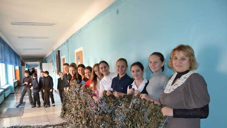 Масксітки для БТР в Полтавських школах уже плетуть не тільки на трудах але і малюванні та музиці