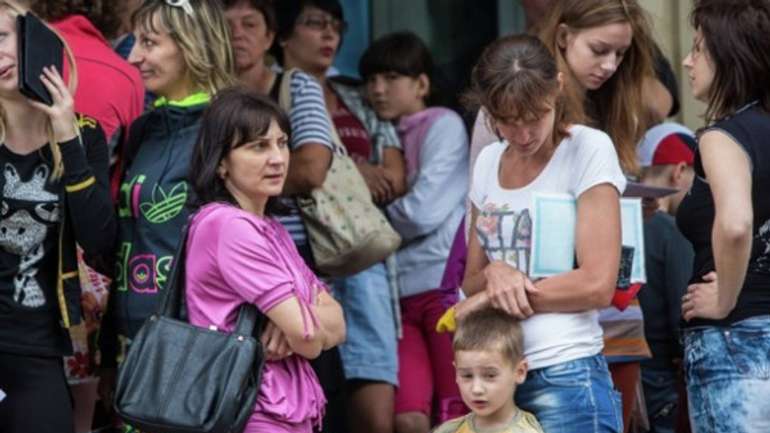 З Криму та Донбасу в інші регіони переїхали майже півмільйона людей