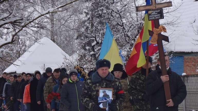 На Лубенщині попрощалися із загиблим в Іловайському котлі 19-річним Артемом Розуменком. Вічна пам'ять…