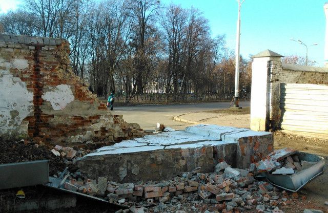 Мамай з забудовником Сіриком знищують архітектурну пам’ятку Кадетський корпус_1