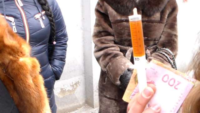 Граната, наркотики та гроші. У Кременчуці викрили групу небезпечних наркоділків_1