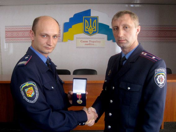 «За відвагу та мужність» в зоні АТО нагороджено 20 працівників міліції Полтавщини_1