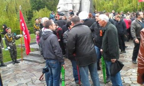 СБУ перевіряє появу «людей з георгіївськими стрічками» на святкуванні 9 травня в Полтаві