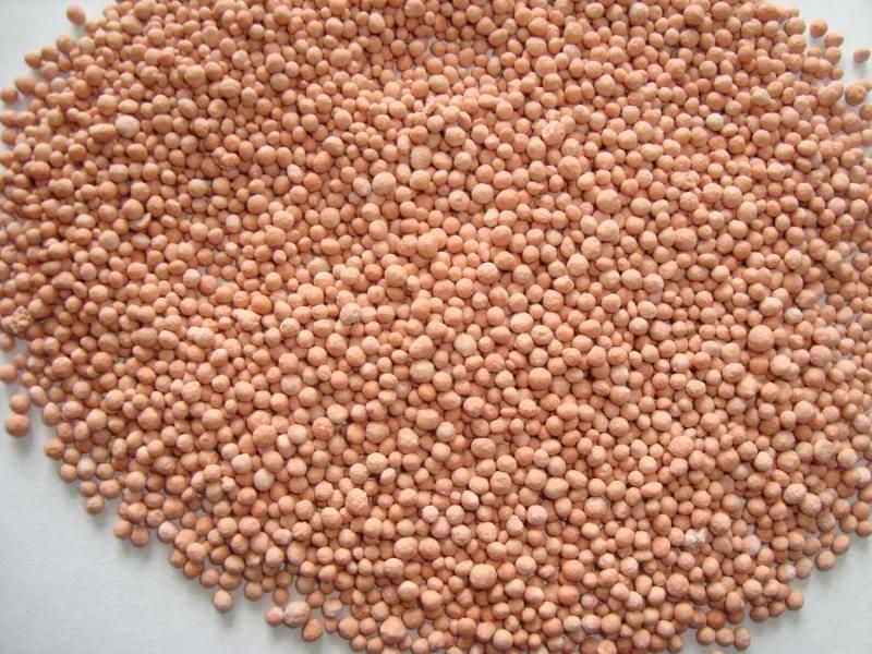 У Котельві двоє чоловіків зі складу накрали добрив та посівного матеріалу на 100 тисяч гривень