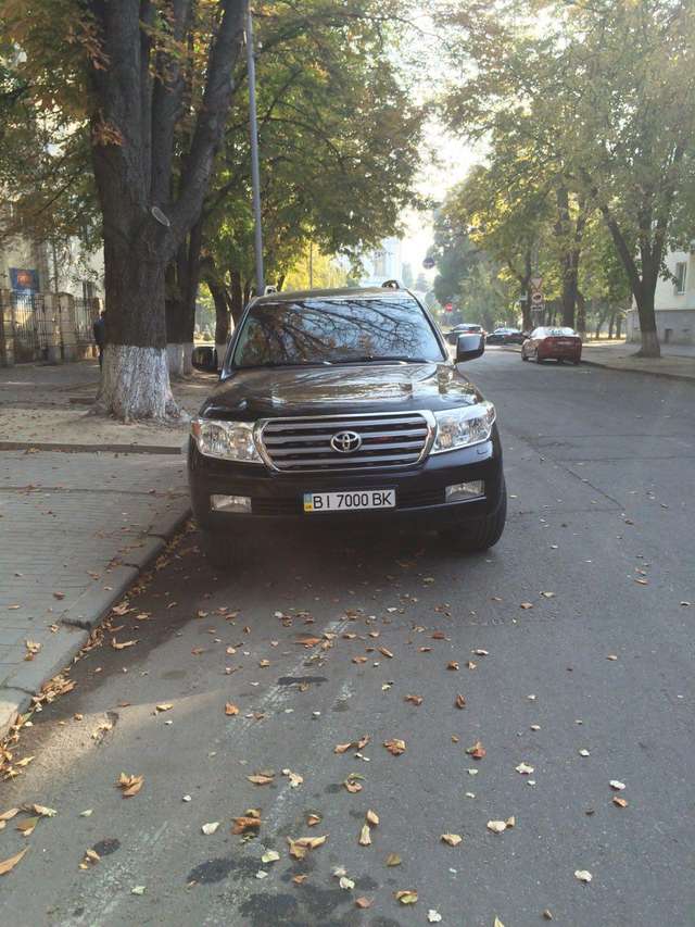 Елітний автопарк за наші гроші: Начальник СБУ в Полтавській області _3