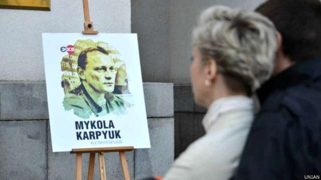 Огляд преси: постріли Шокіна, відставка Яценюка, та українці в Чечні_1