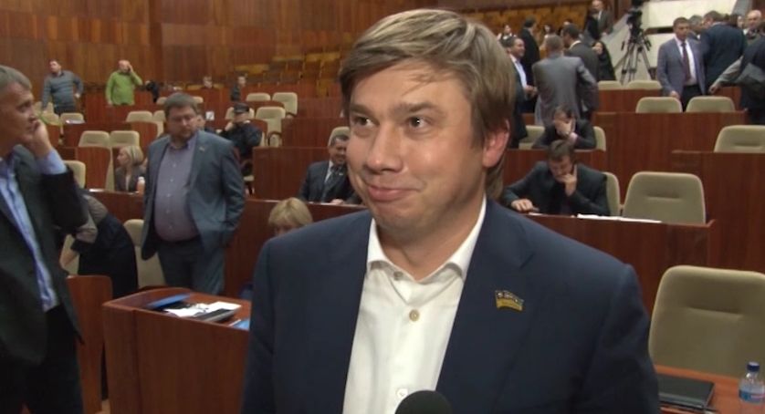 Біленька павутина беззаконня під 