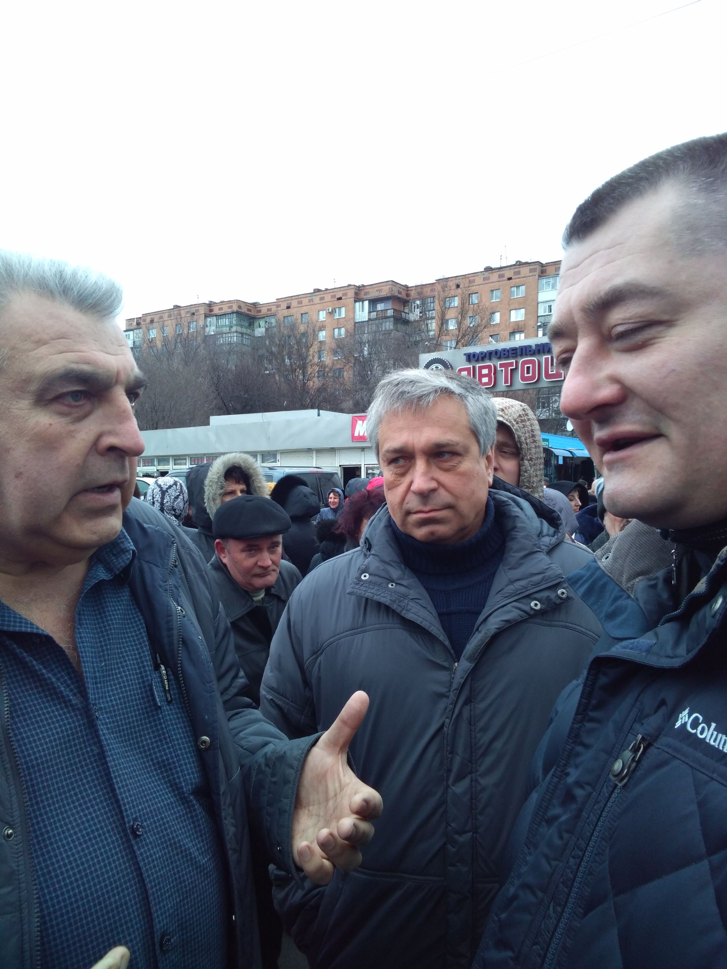 Колектив КП «Полтавафарм» перекрив рух на трасі Київ-Харків через протест проти дій голови облради_1