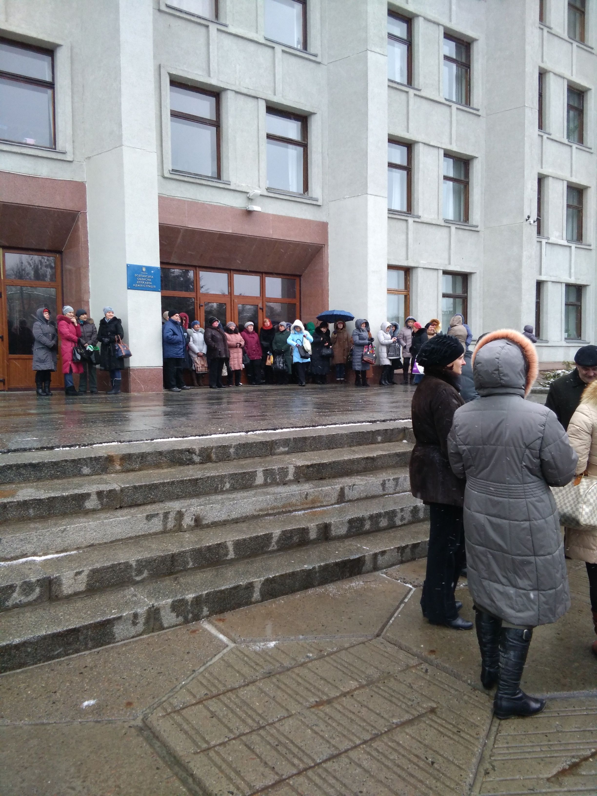 ​Працівники «Полтавафарму» пікетують Полтавську ОДА ОНОВЛЕННЯ_1