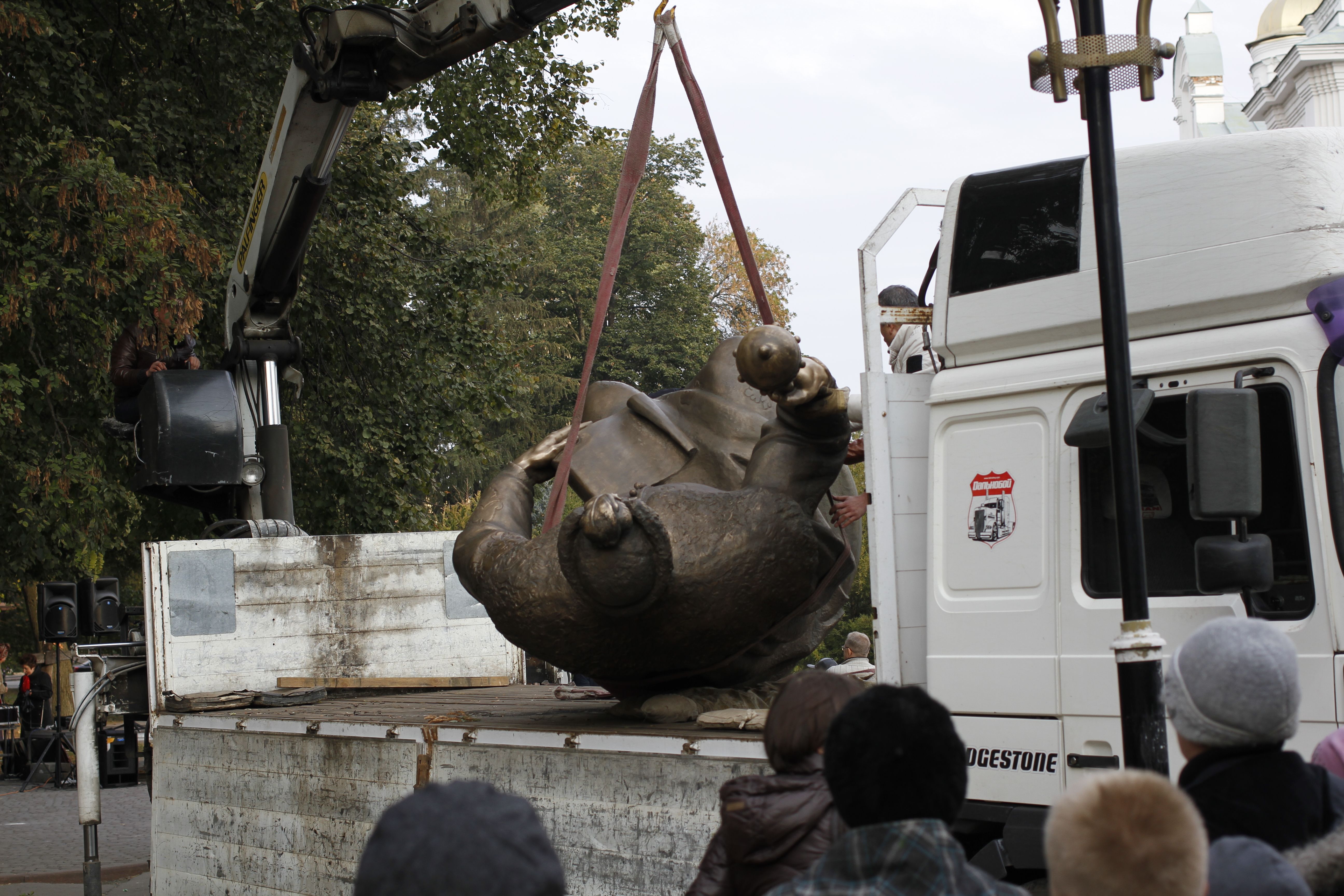 «Просвіта» вкрала в полтавців ще два пам’ятника Мазепі 