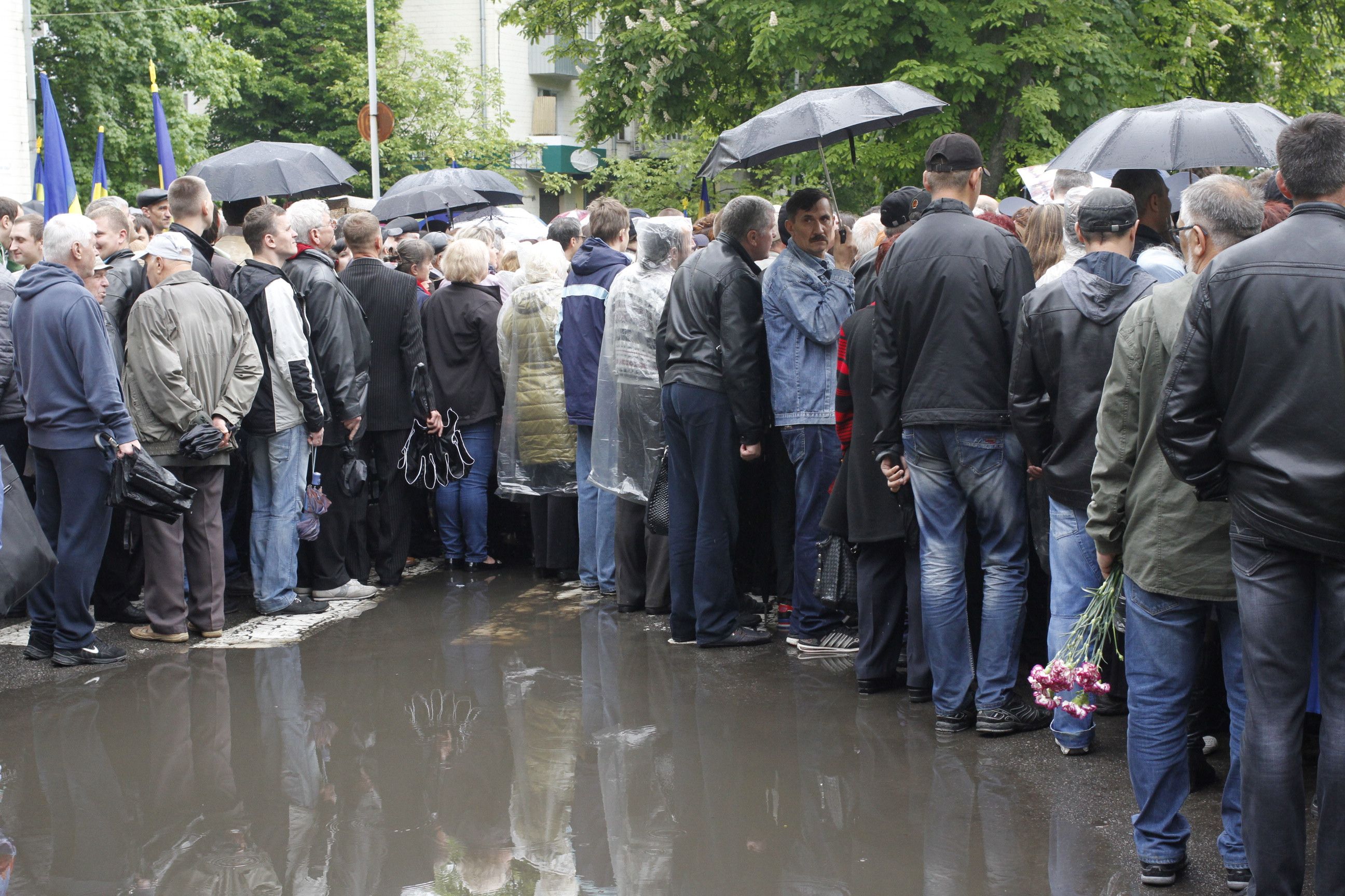 Порошенку на відкриття Мазепи привезли «заказну» масовку_1