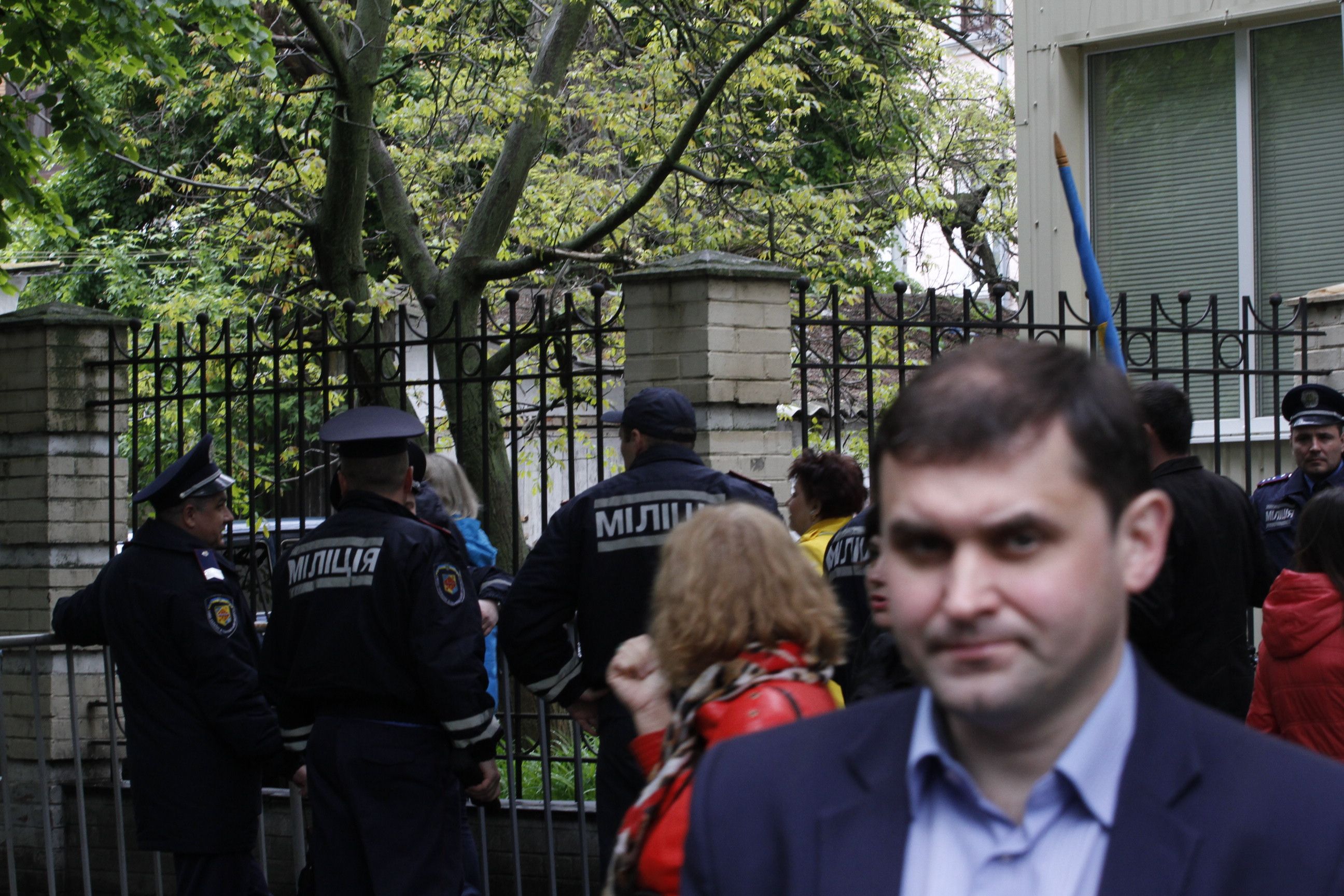 Порошенку на відкриття Мазепи привезли «заказну» масовку_3