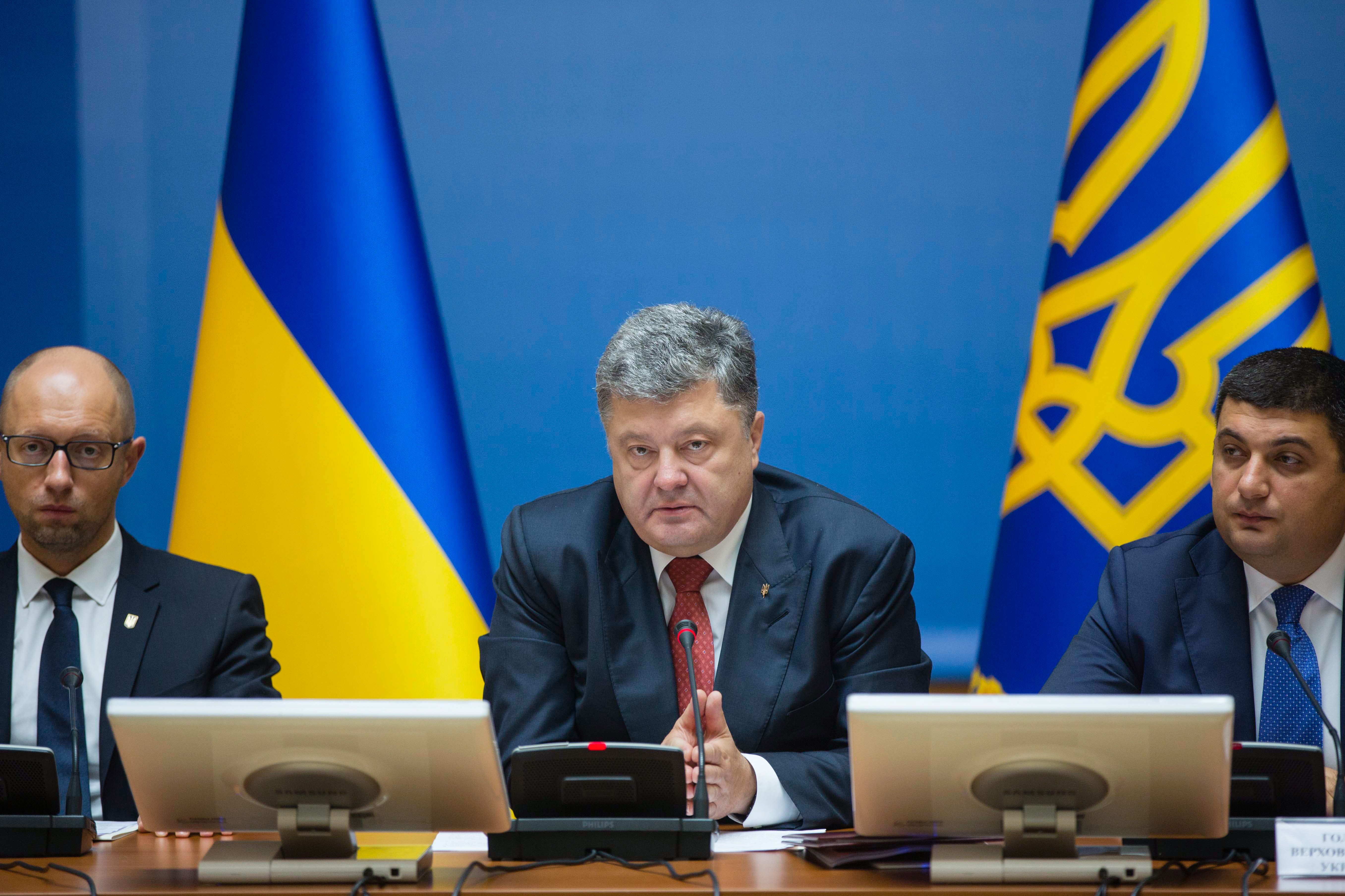 Зростання статків та падіння рейтингу - два роки президентства Порошенка у цифрах_7