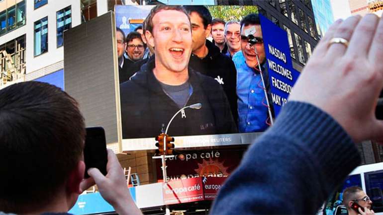 FACEBOOK звинуватили в прослуховуванні розмови через смартфони