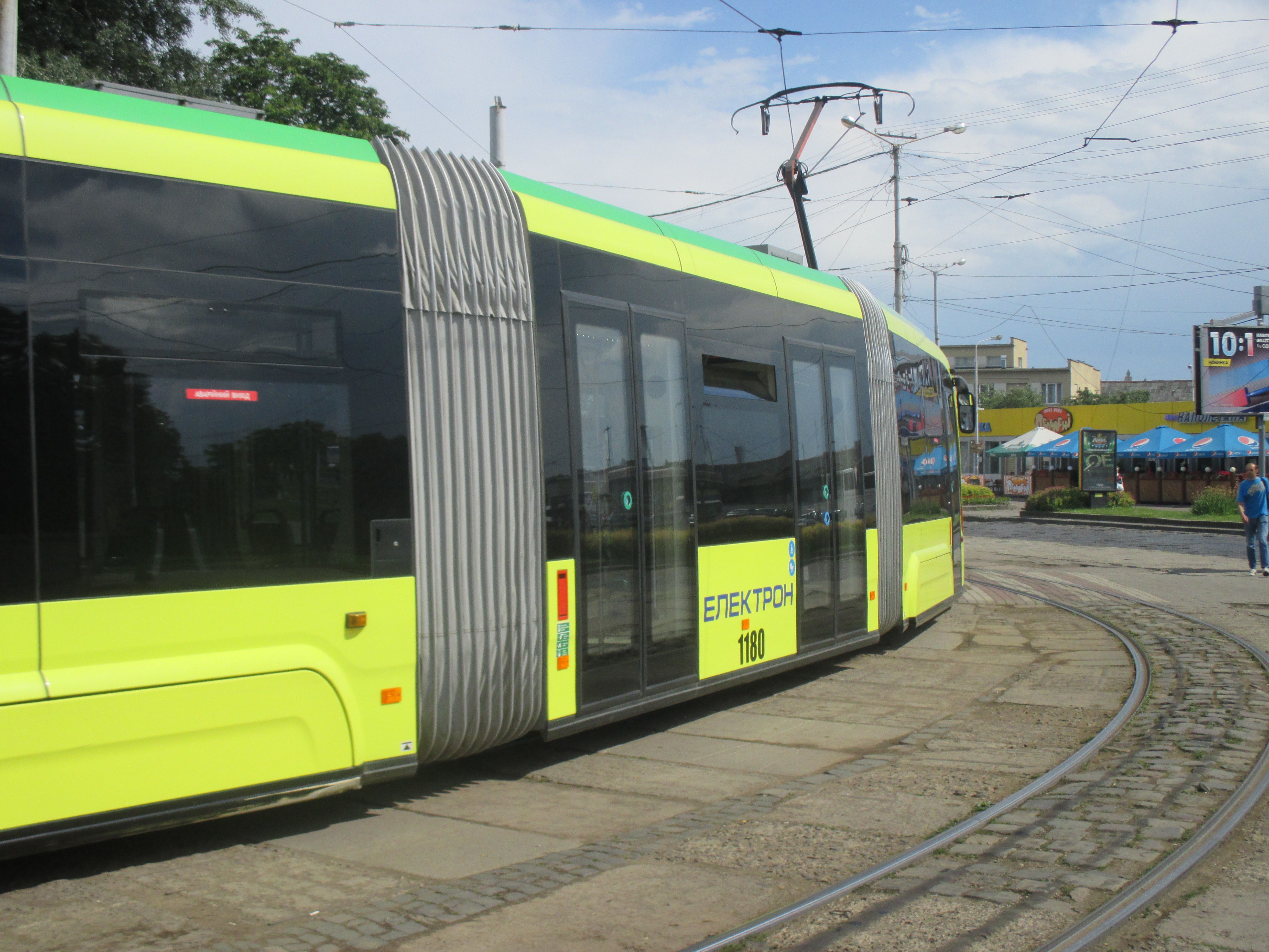 Город Льва, «Доли», туристов и гастарбайтеров – как и чем живет Львов?_11