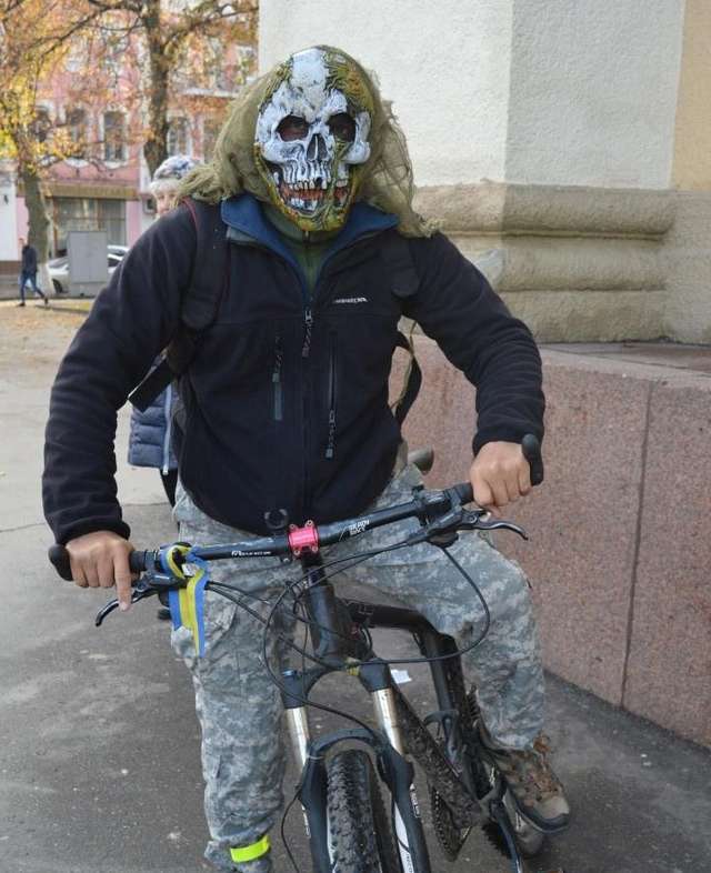 Полтавські велосипедисти відзначили Хелловін велопробігом_3