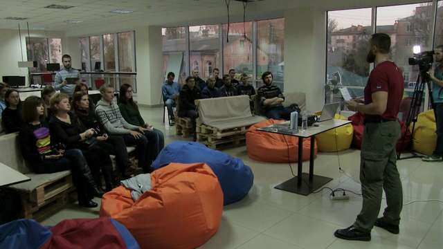 Юрій Руф представив полтавцям свою націоналістичну збірку_1