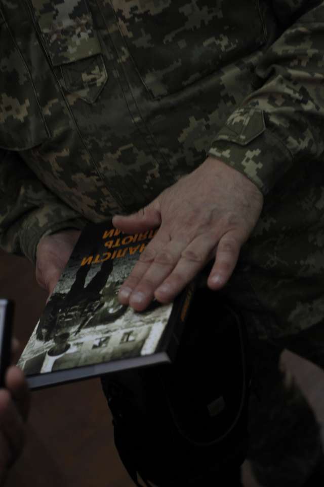 «Журналістська праця є невід’ємною частиною цієї війни» – підполковник Лазарєв про роль кореспондента на Сході України_2