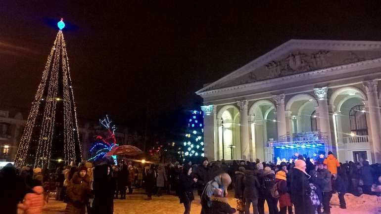 Головну ялинку урочисто запалили в Полтаві