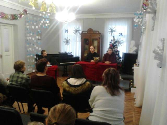 Імпровізованою конференцією вшанували Короленка в його садибі-музеї_3