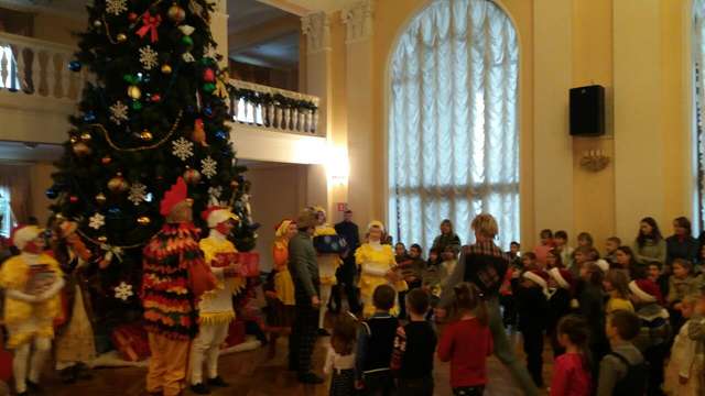 Діти запалили головну ялинку в Полтаві_1