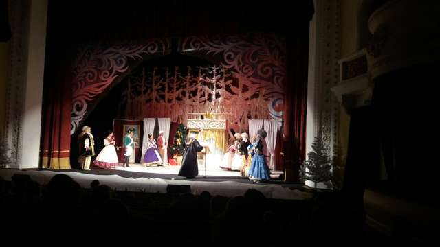 Діти запалили головну ялинку в Полтаві_7