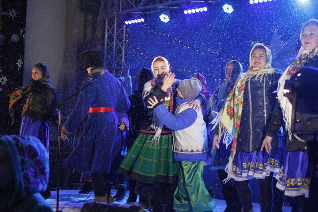 Юні колядники привітали полтавців з Різдвом театралізованим дійством_8