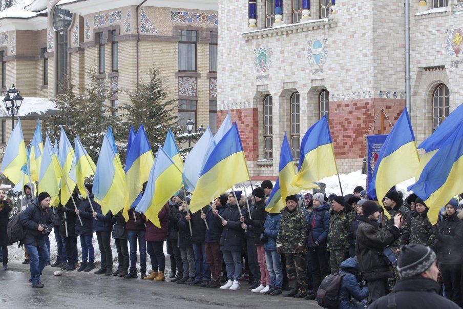 Полтавці відзначили День Соборності покладанням квітів Шевченку _5