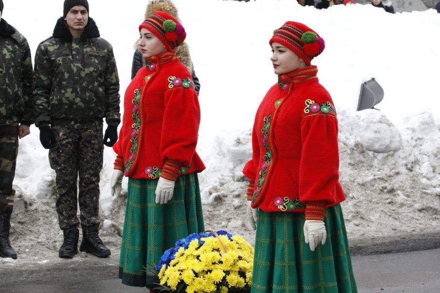 Полтавці відзначили День Соборності покладанням квітів Шевченку _7