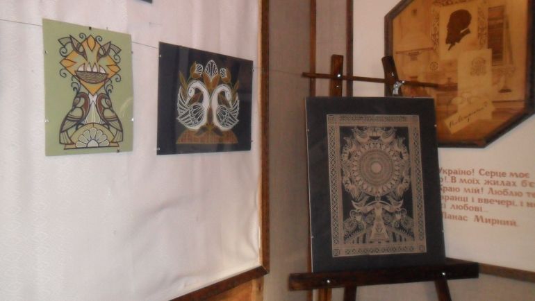 «Дерево життя» з витинанок показали полтавцям_3