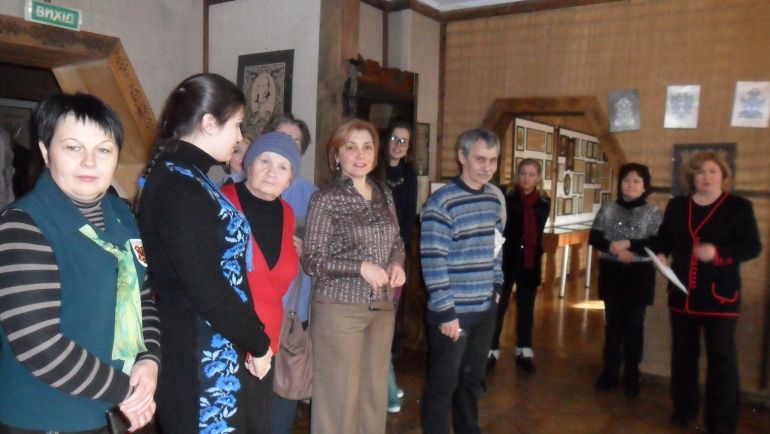 «Дерево життя» з витинанок показали полтавцям_5