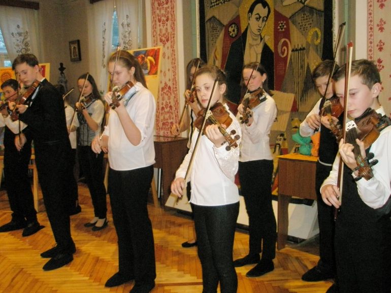 Юні полтавські художники представили власну «Дивовижну зиму»_3