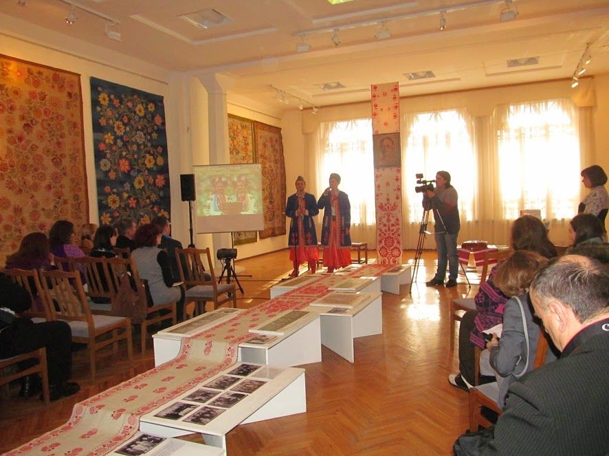 Виставку полтавських гобеленів і крайок презентували народні митці_5
