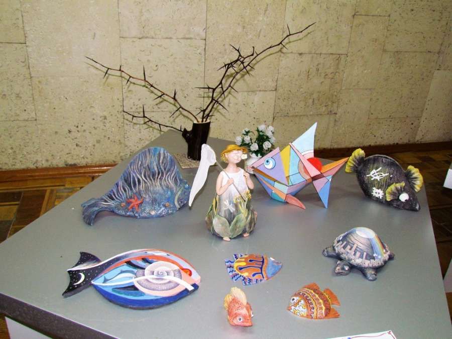 Виставку керамічних казкових героїв презентували у Полтаві_3