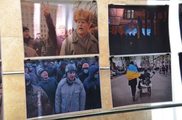 Полтавцям презентували Євромайдан очима фотографів _4