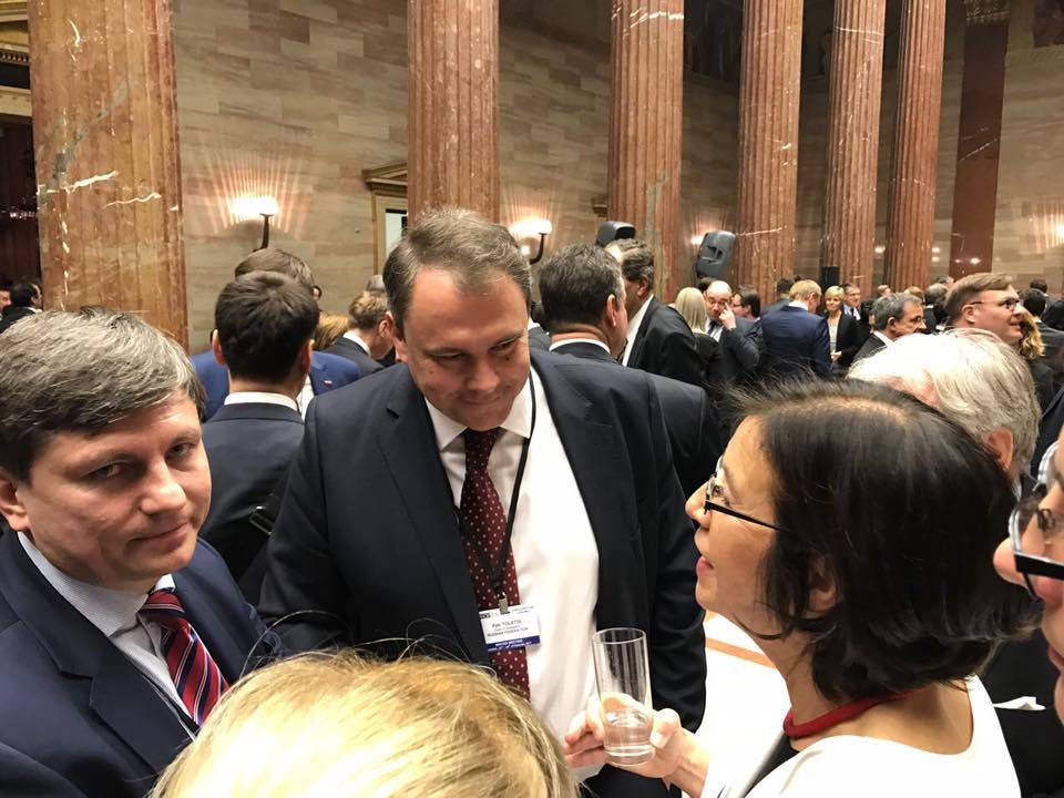 Антон Геращенко розпивав шампанське в компанії з віце-спікером Держдуми Росії Толстим_3