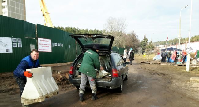 Мітингувальники в Білорусі домоглися відміни будівництва ТЦ на місці сталінських розстрілів_1