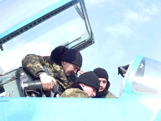 Миргородські льотчики-винищувачі навчають харківських курсантів _2