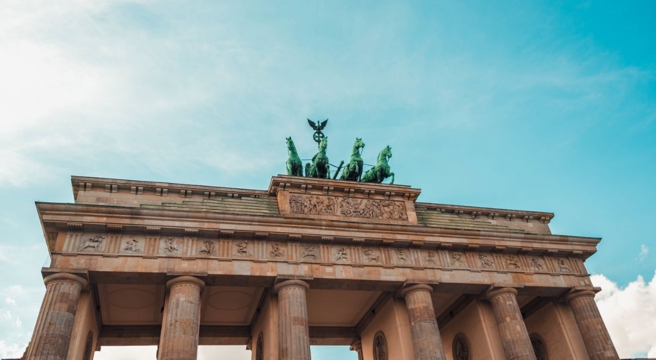 У Німеччині – не більше 15% від пенсії, в Україні – 125%. Скільки платять за комунальні послуги в різних країнах_3