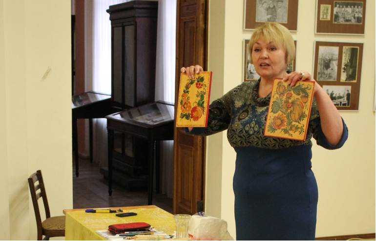 Полтавцям розповіли про традиції різьби та розпису по дереву _3